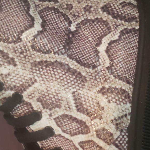 🎉NWOT Hot! Asos combat boots lug sole size 5 - fits like 5.5 - faux snakeskin - Picture 3 of 8